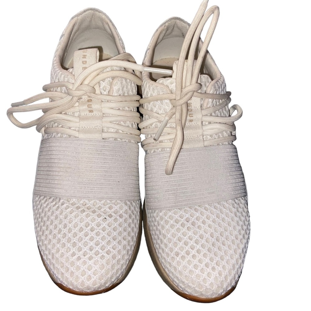 Women’s Under Armour shoes size 6.5! Cream color with gold on bottoms!